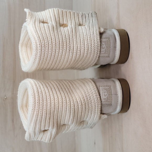 Ugg Classic Cardy Tall Women's Badge Boots - Picture 8 of 11